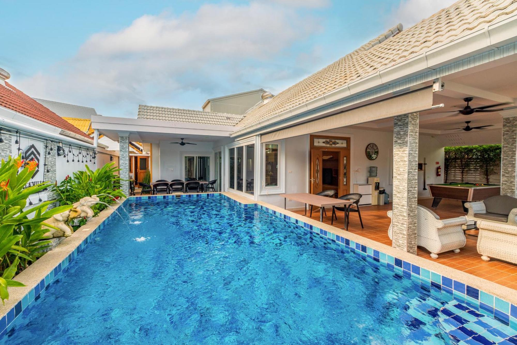 Gala Villa Pattaya Exteriör bild