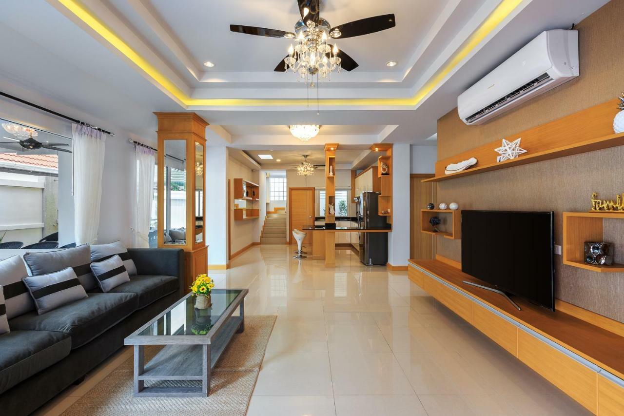 Gala Villa Pattaya Exteriör bild