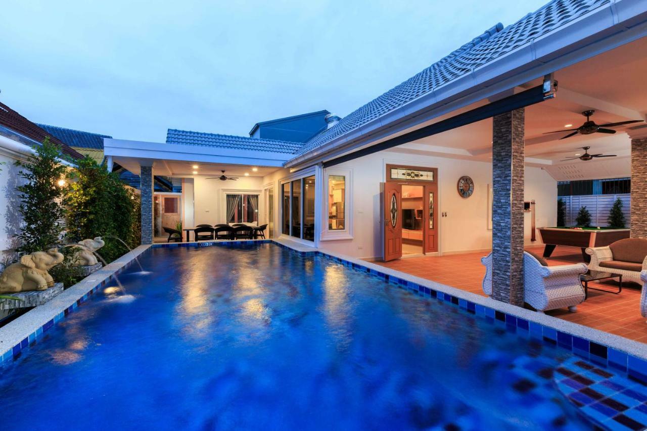 Gala Villa Pattaya Exteriör bild