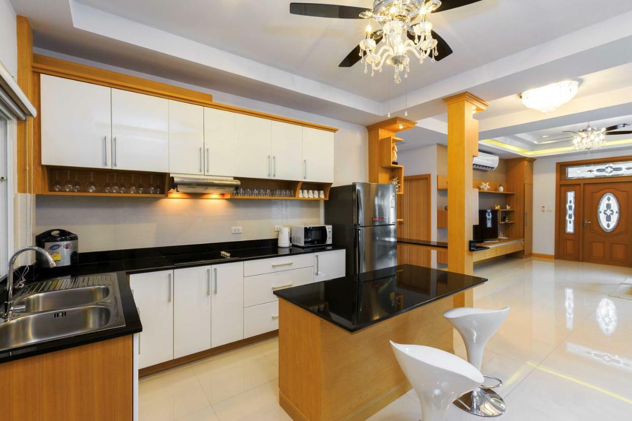 Gala Villa Pattaya Exteriör bild