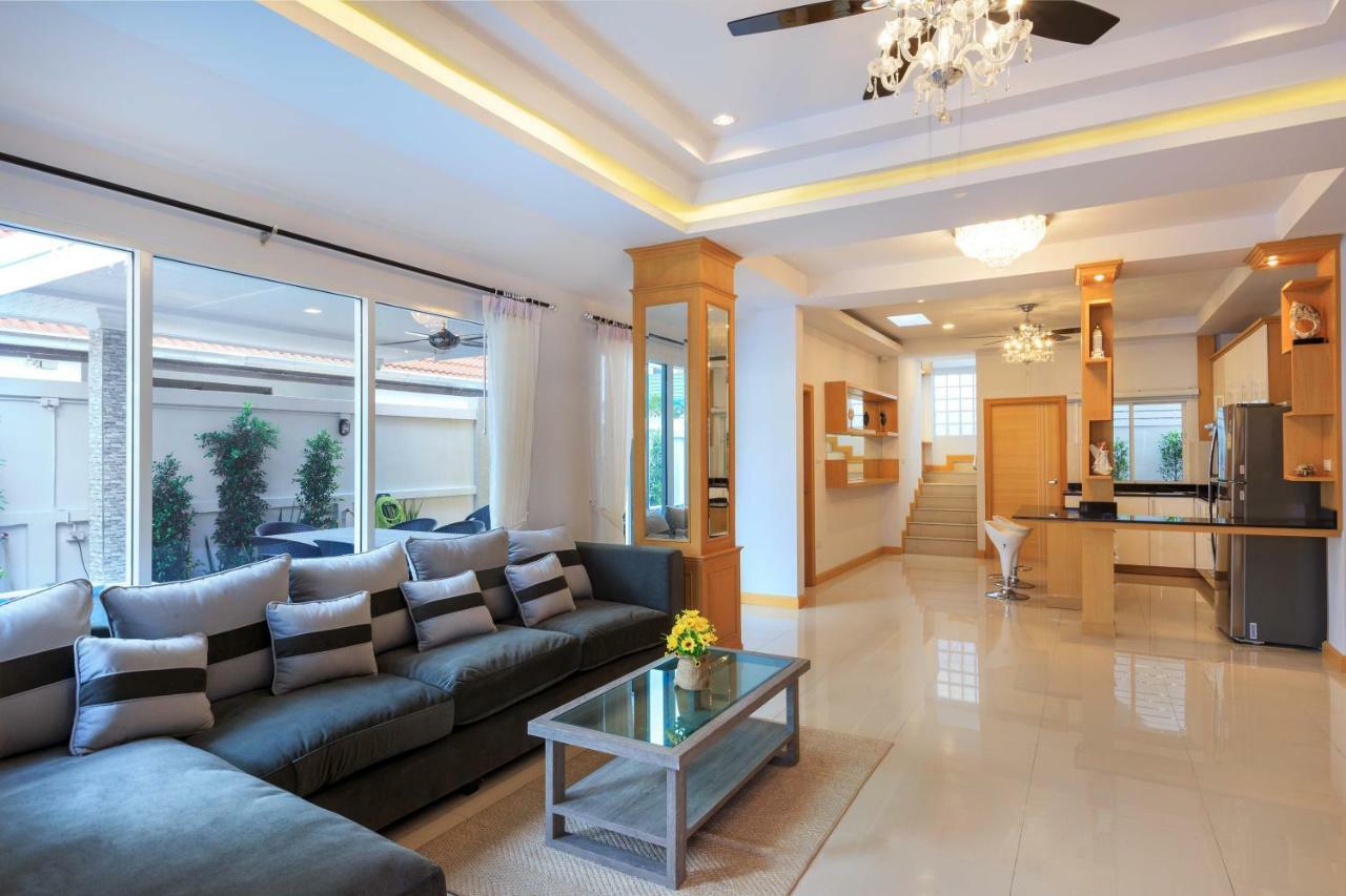 Gala Villa Pattaya Exteriör bild